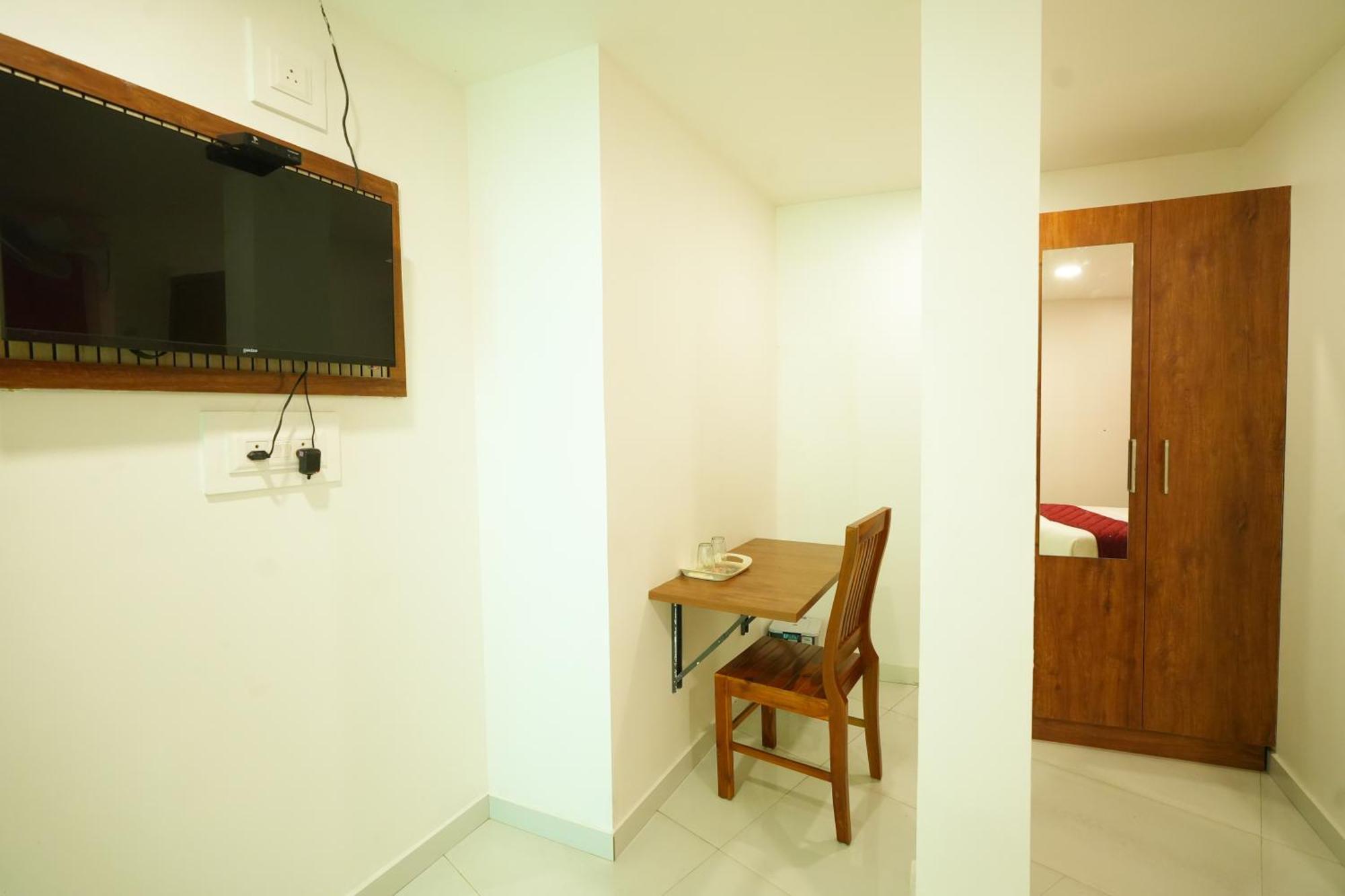 Amsher Suit Lulu Mall Road Hotel Kochi Exterior photo
