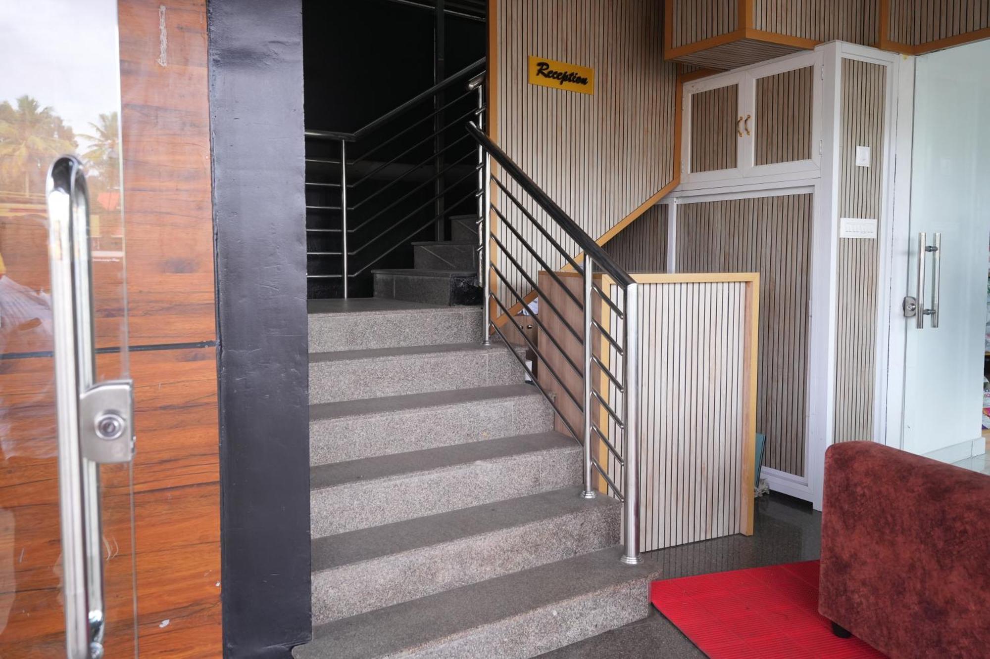 Amsher Suit Lulu Mall Road Hotel Kochi Exterior photo